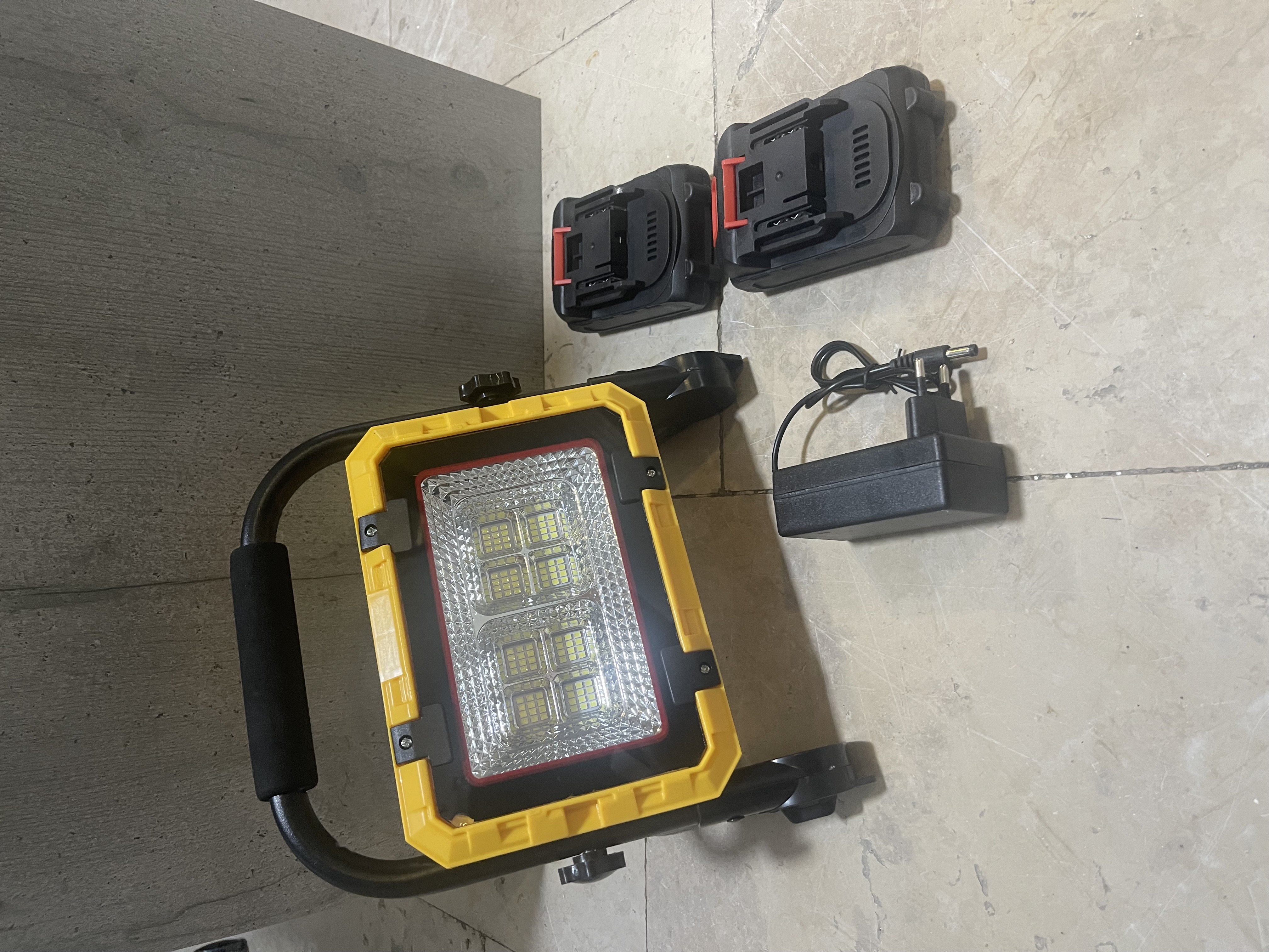 Aku LED Reflektor za Makita baterije – Punjivi radni reflektor — slika 1