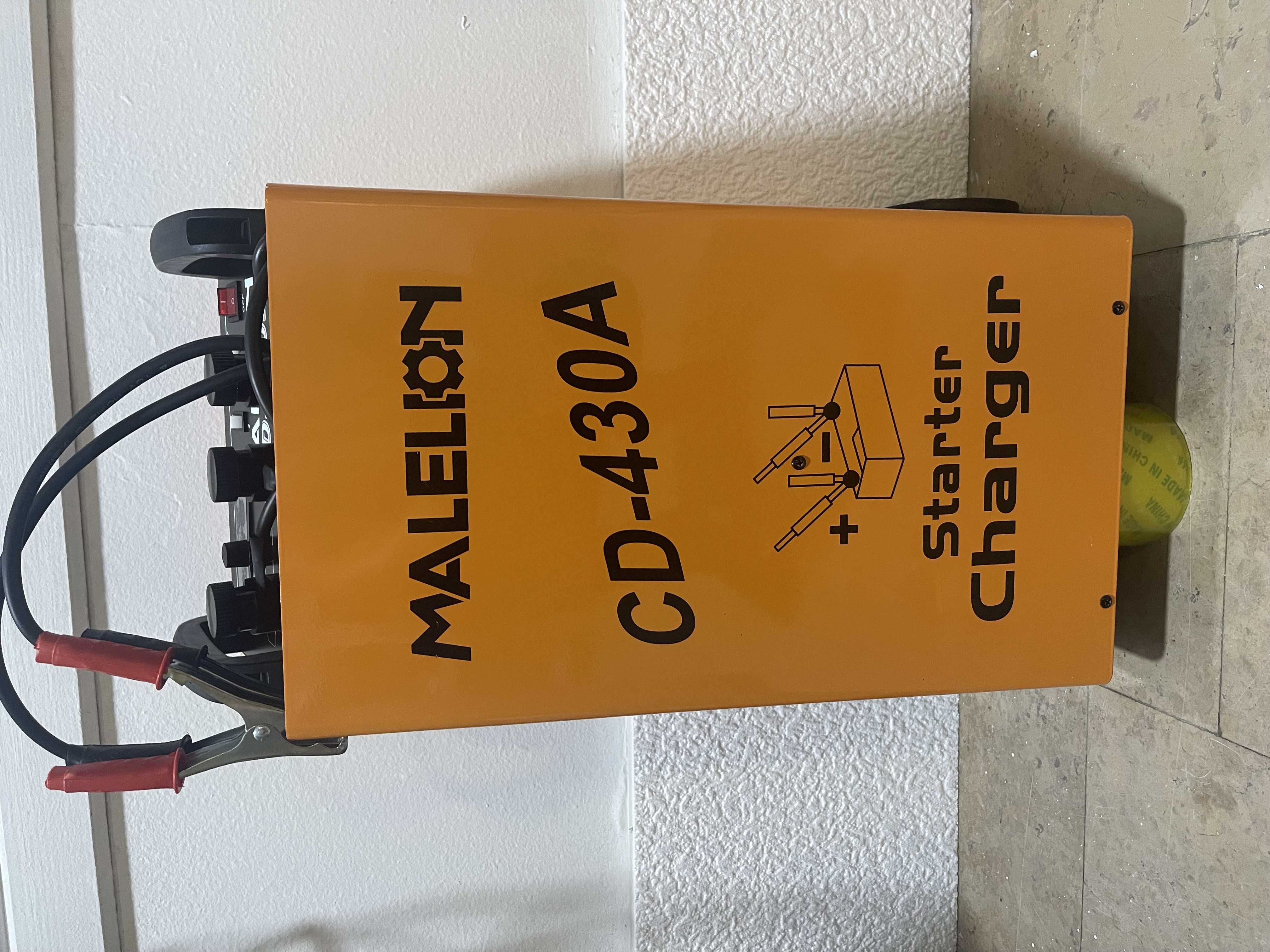 MALELON CD-430A profesionalni punjač i starter za akumulatore 12V 24V