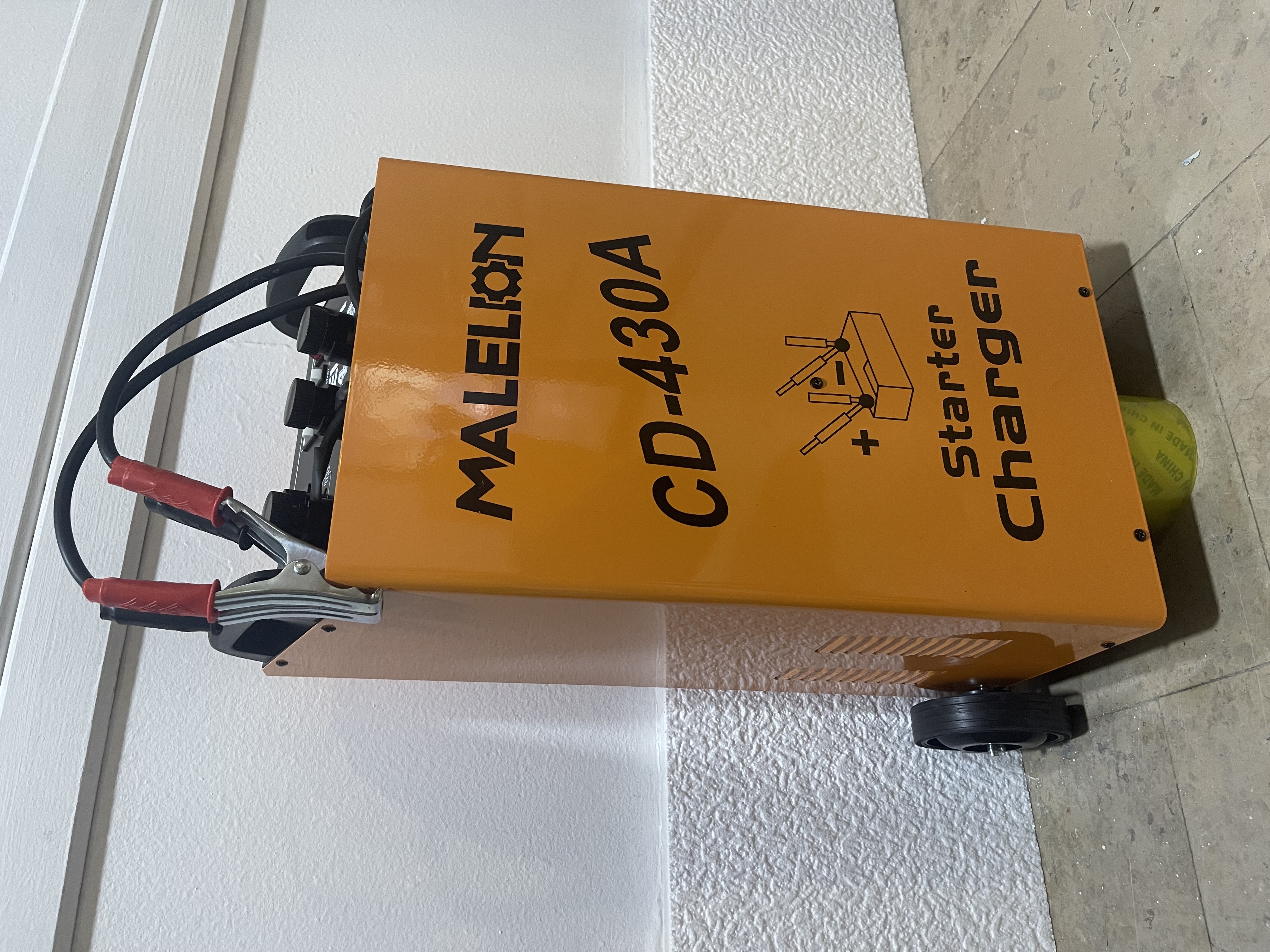 MALELON CD-430A profesionalni punjač i starter za akumulatore 12V 24V — slika 4