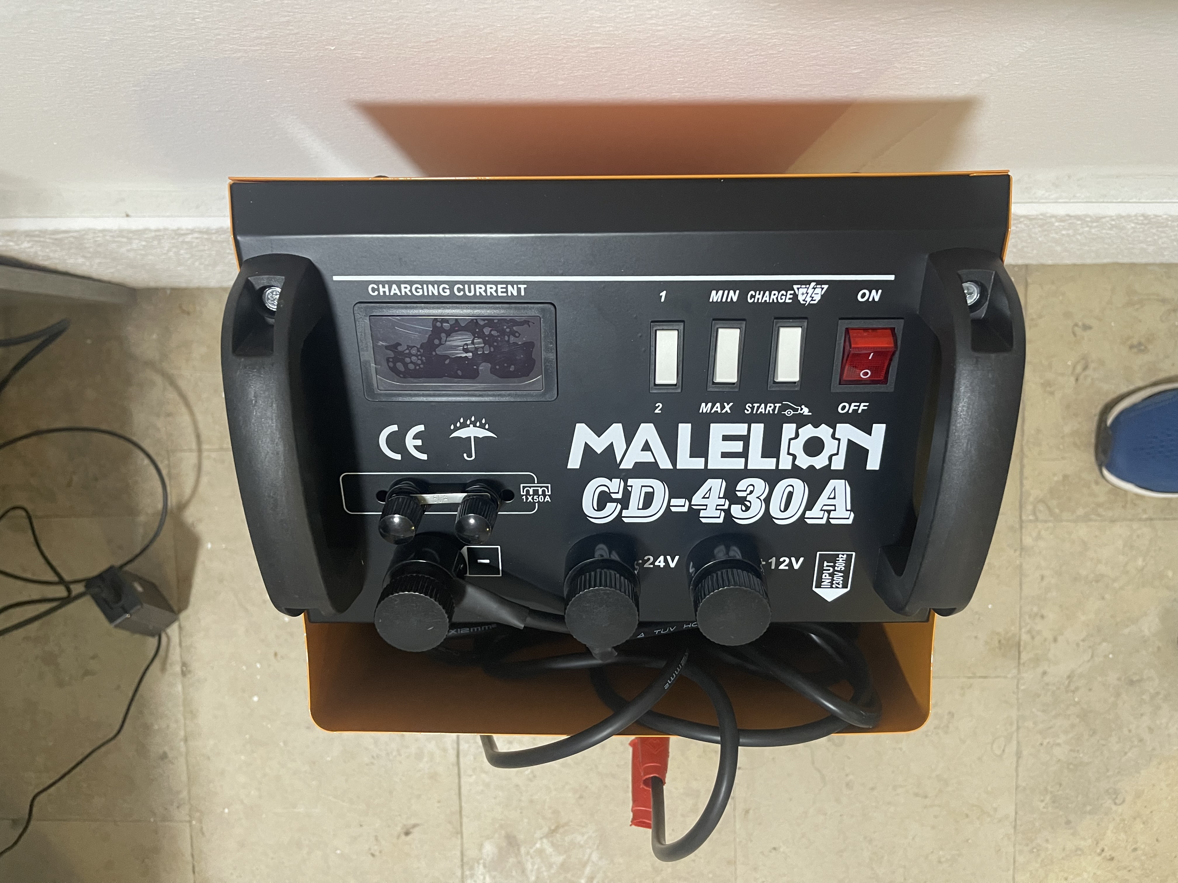 MALELON CD-430A profesionalni punjač i starter za akumulatore 12V 24V — slika 3